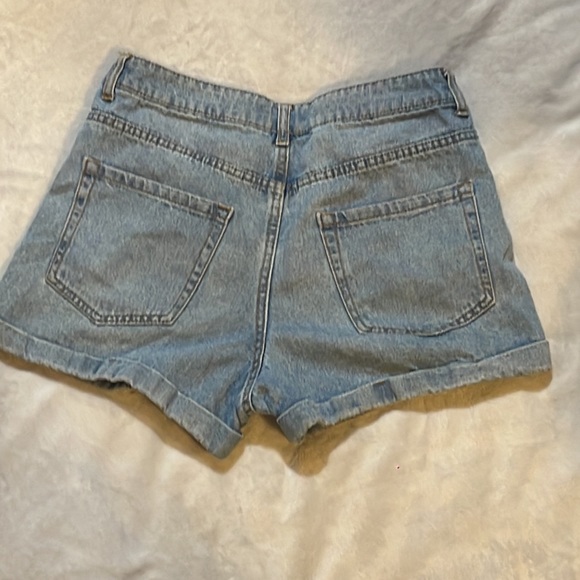 Jean shorts barely worn size 26 - Picture 2 of 3